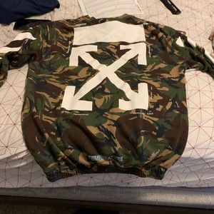 Off white sweatshirt size large retail 800